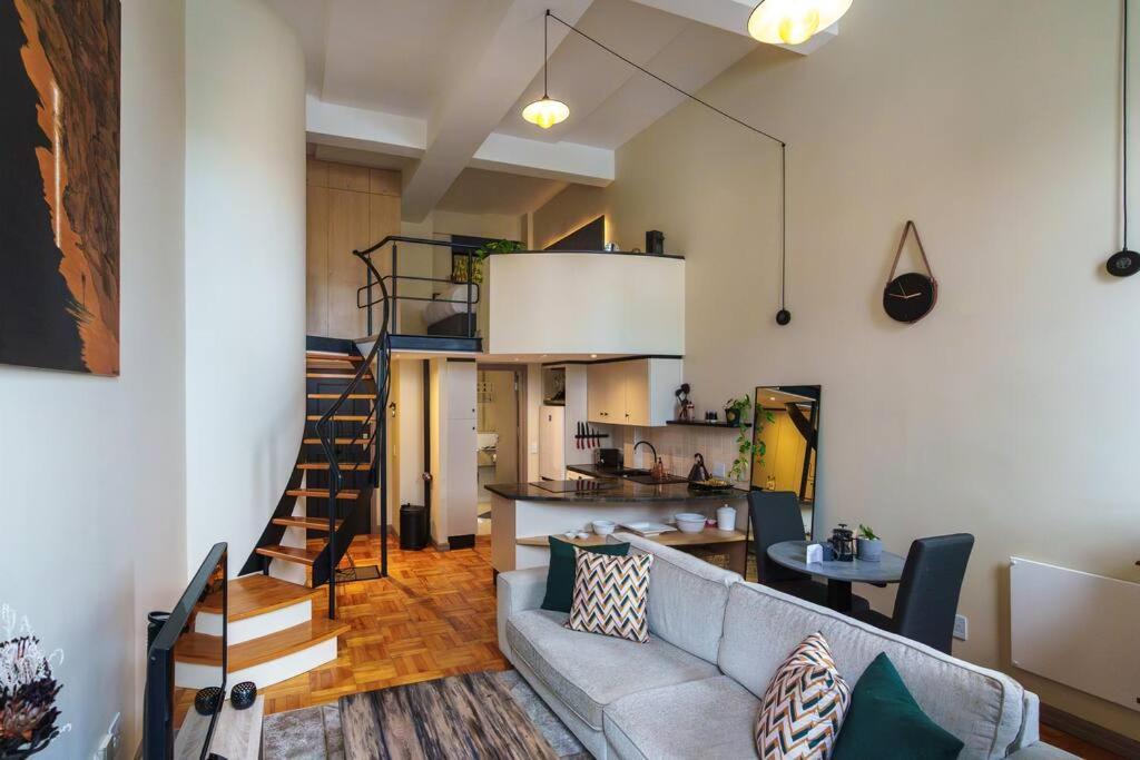 Loft In Centre Iconic Art Deco Building Kapstadt